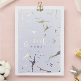 Marmerpatroon wenskaart Eid Mubarak met elegante kalligrafie in goud